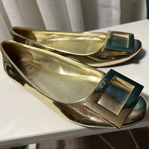 Roger Vivier metallic gold gommette buckle leather flat - size35